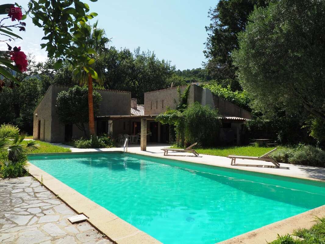 Maison à LA GARDE-FREINET