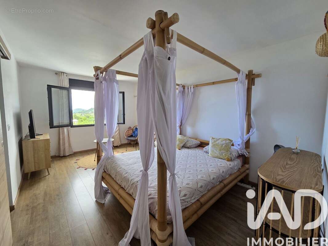 Maison 422 m² à Petite-Ile  - photo 9