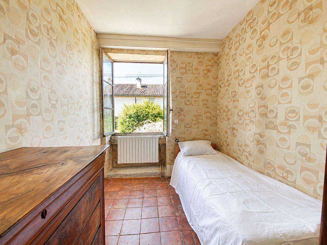 EXCLUSIVITÉ - Maison à vendre avec dépendances à Uchizy - photo 6