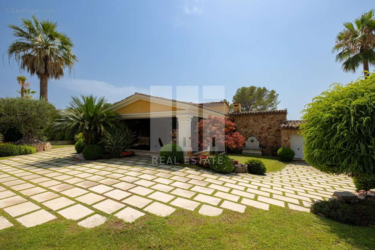 Sole agent - domaine sécurisé - au calme - vue village - photo 13