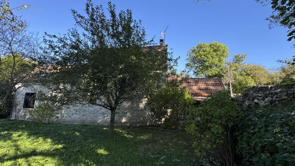Maison à JOUX-LA-VILLE