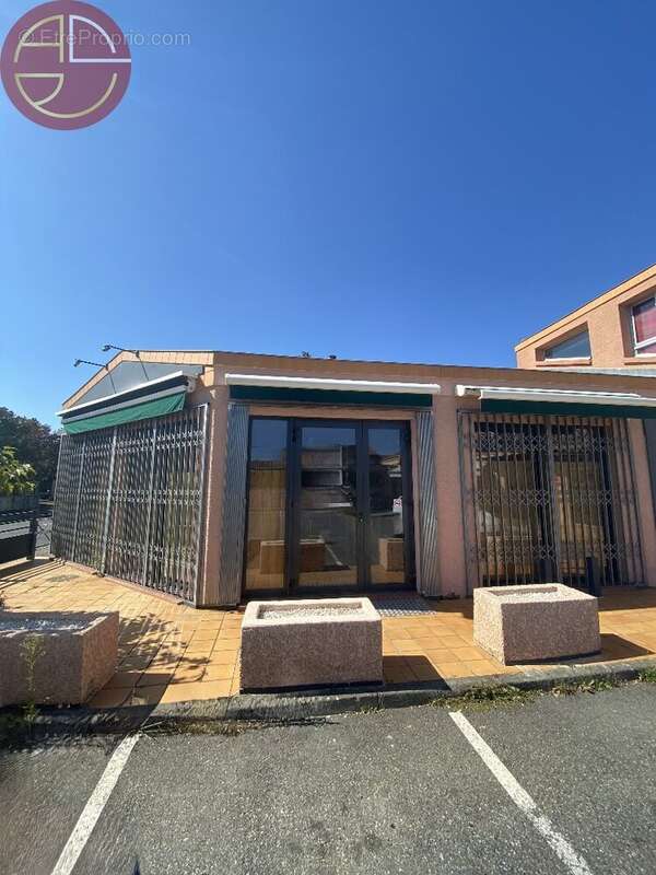 Commerce à LA SALVETAT-SAINT-GILLES