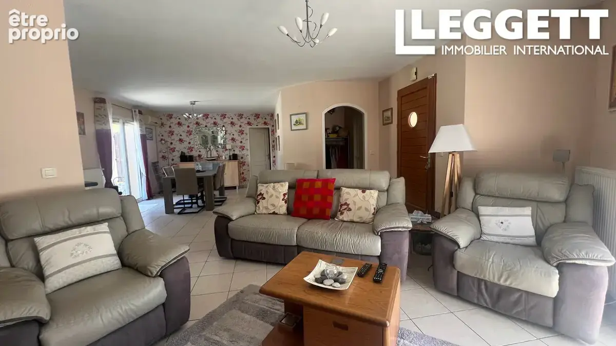 Maison de plain-pied, 4 lits, à l'orée d'un village avec des commodités, une superbe piscine, et des vues ! - photo 4