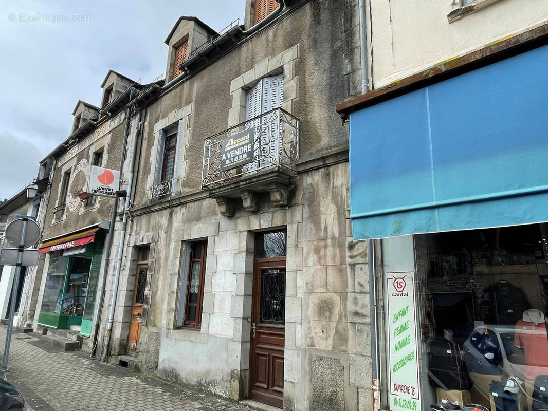 Maison à RIOM-ES-MONTAGNES