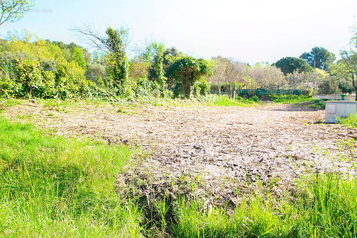 Terrain à VILLECROZE