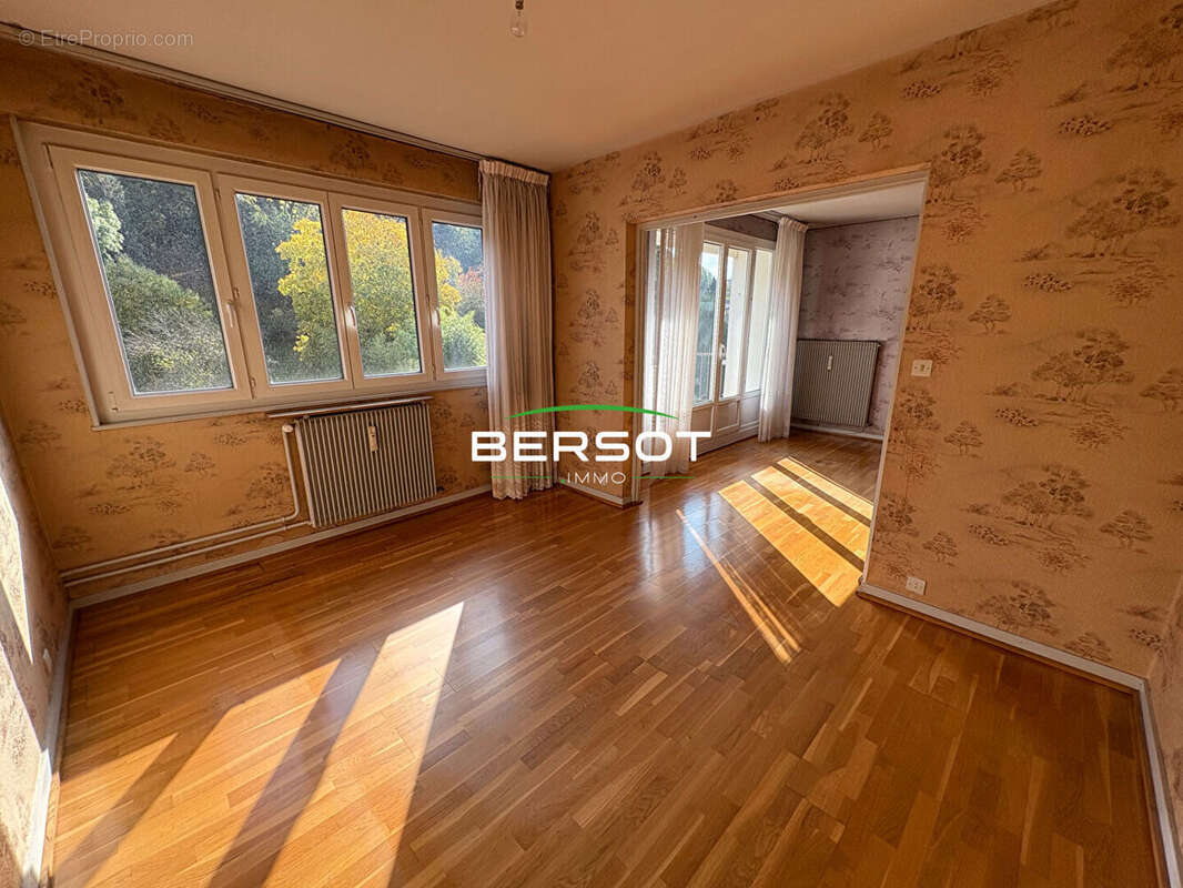 Appartement T5 à rénover avec balcon et garage ? Quartier des Vaites - photo 3