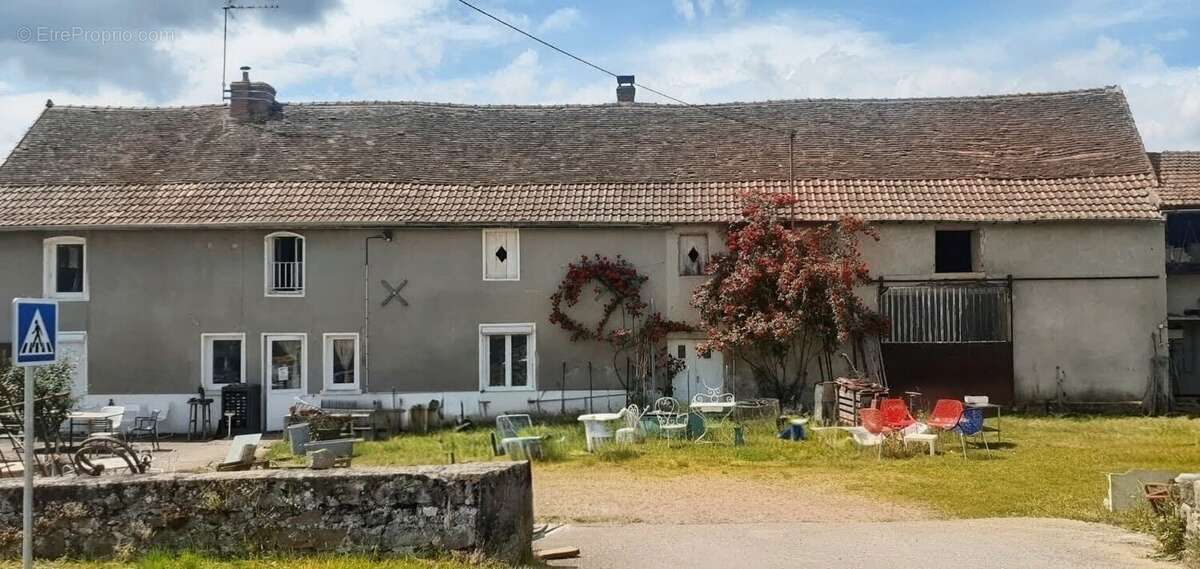 Maison avec grandes dépendances pour habitation et/ou projets divers - photo 2