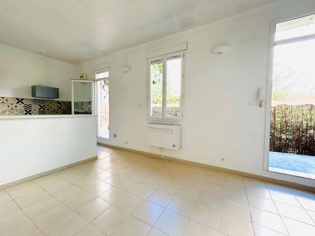 Appartement T2 entièrement rénové avec terrasse secteur Menpenti à Marseille 13010 - photo 4