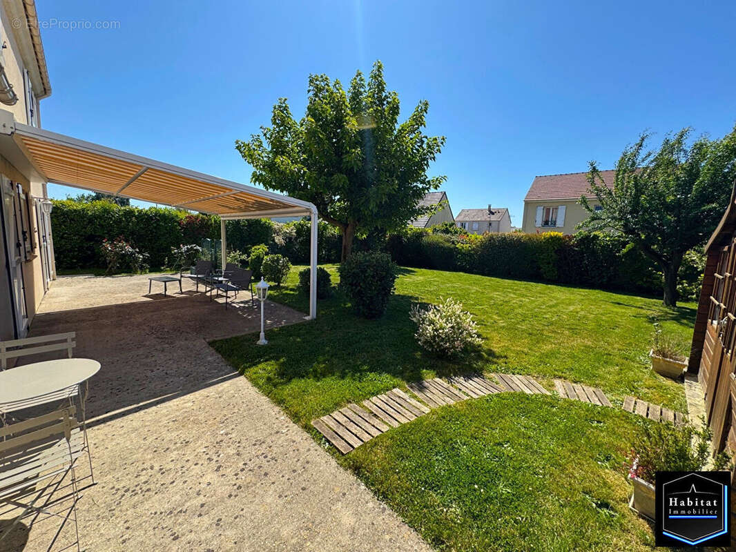 Maison à PEROY-LES-GOMBRIES