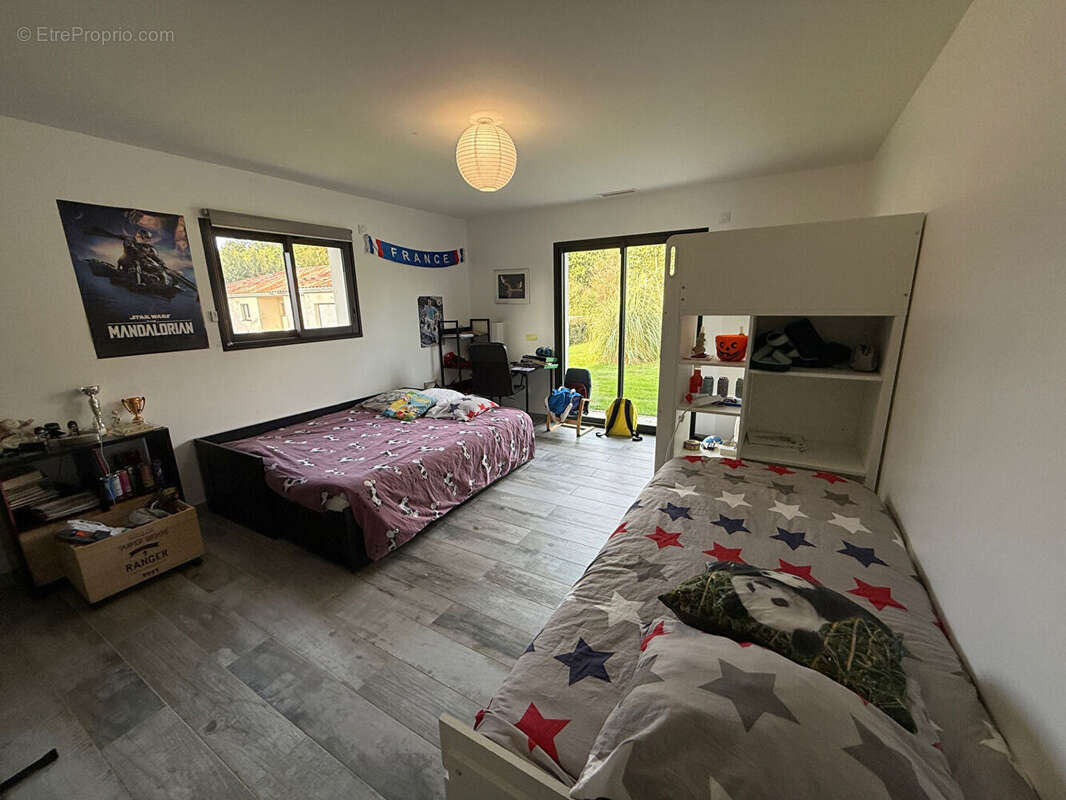 Maison à BARRY-D&#039;ISLEMADE