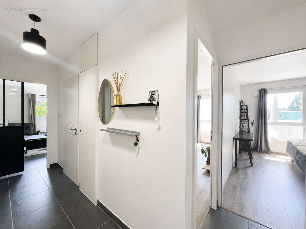 T3 de standing avec terrasse et garage double - photo 7