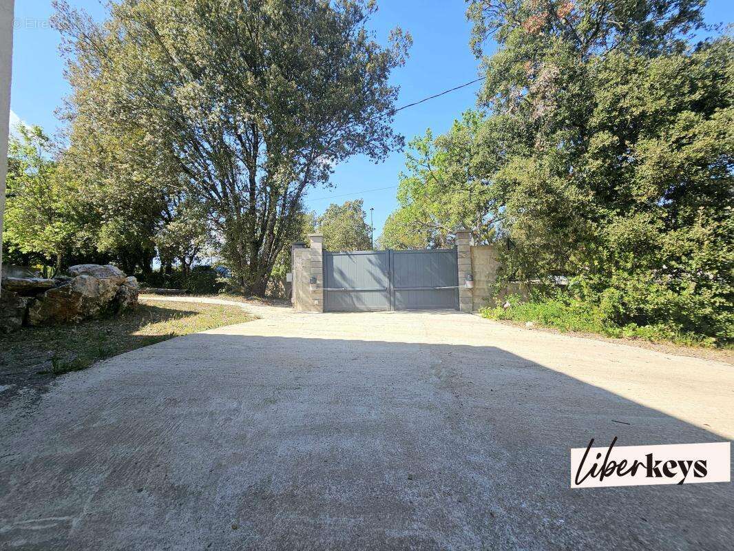 AMPUS (83) Maison de 134 m²  Garage double  sur 1200 m² de terrain plat, piscinable,  clôturé et arboré - photo 18