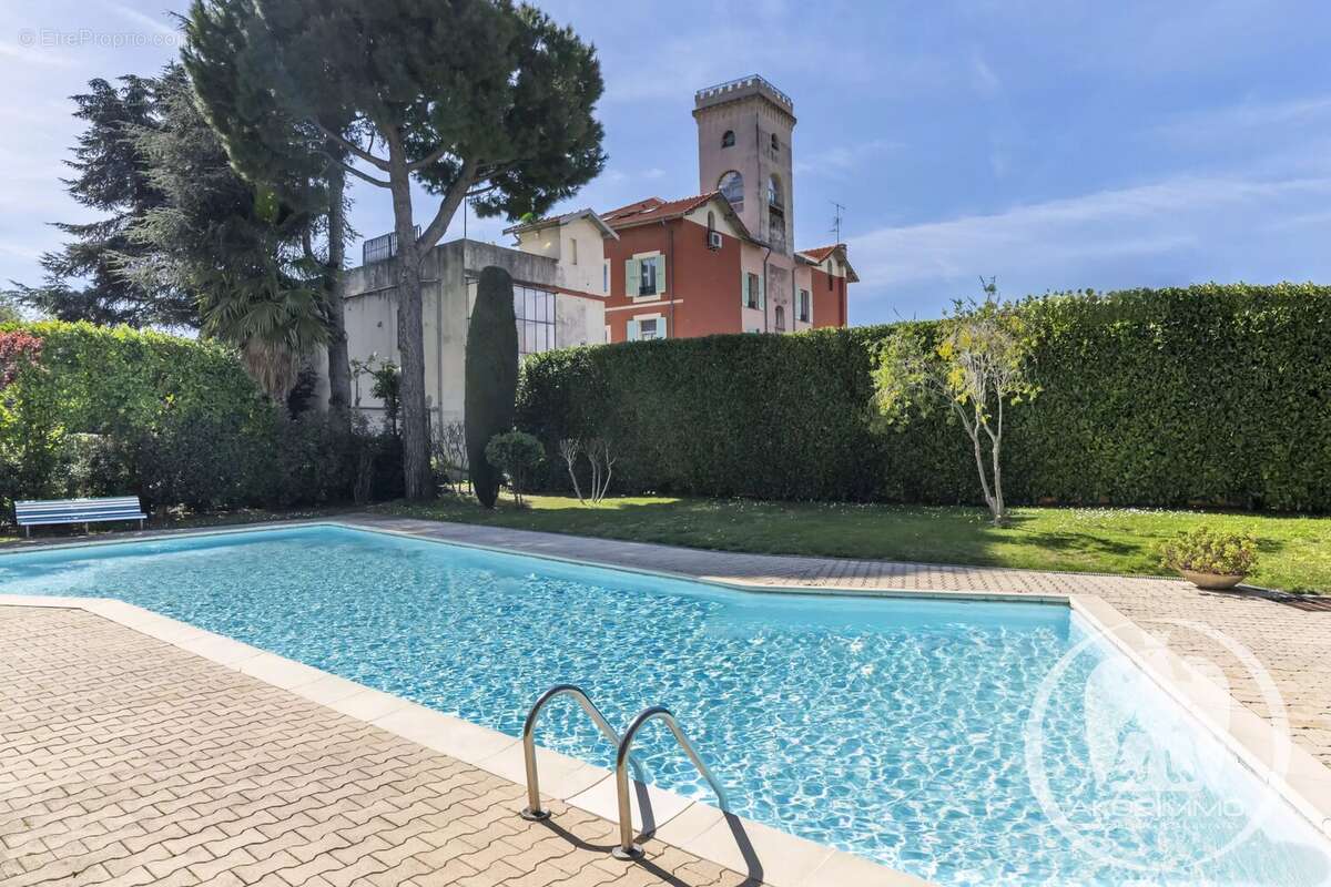 Appartement à SAINT-LAURENT-DU-VAR
