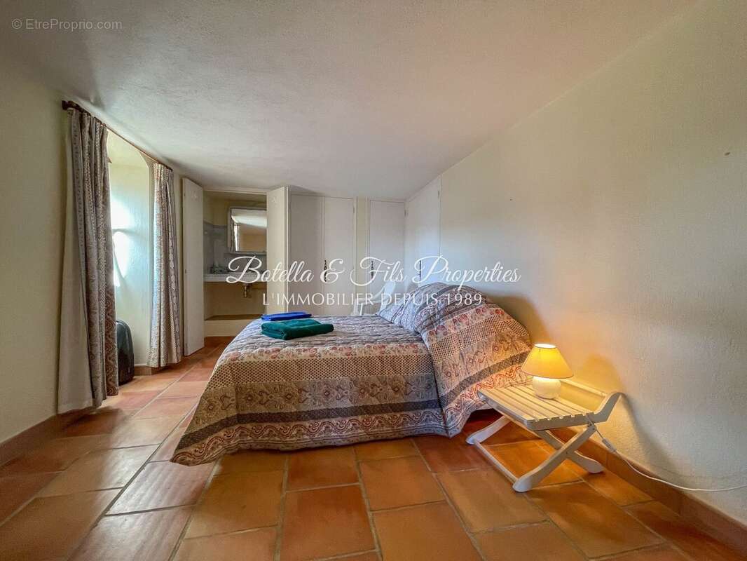 Maison à LA ROQUE-SUR-CEZE