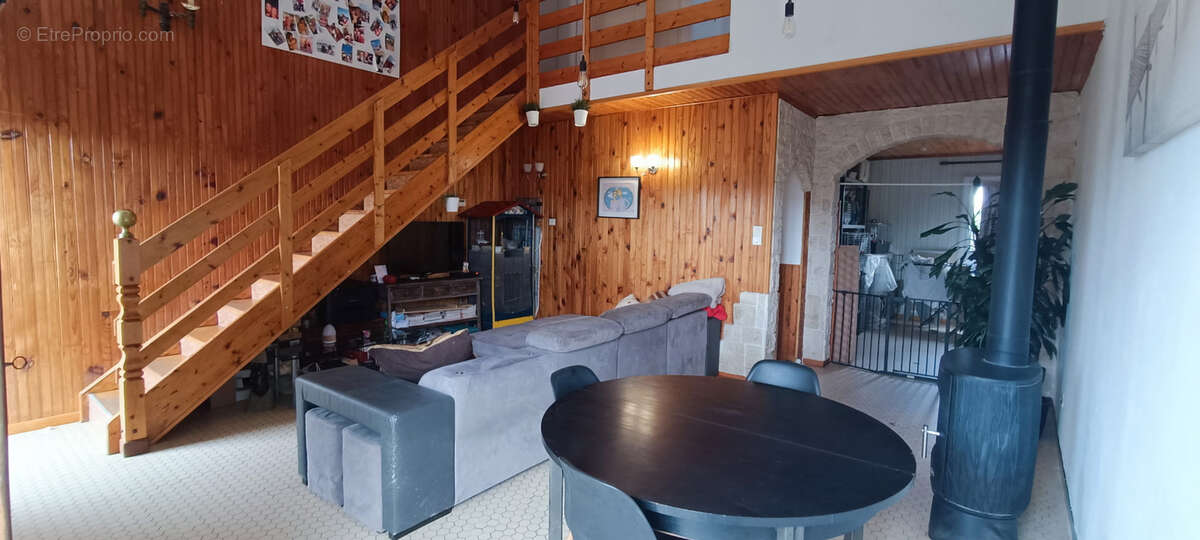 Maison à AZILLE