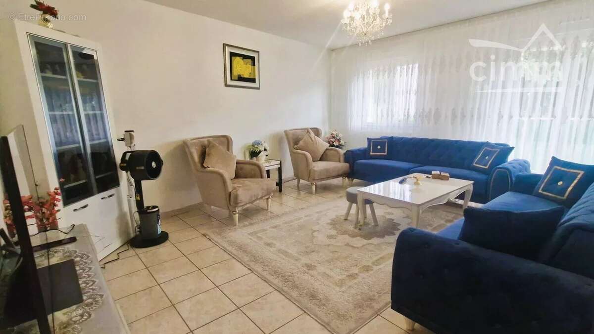 Appartement à LA TOUR-DU-PIN