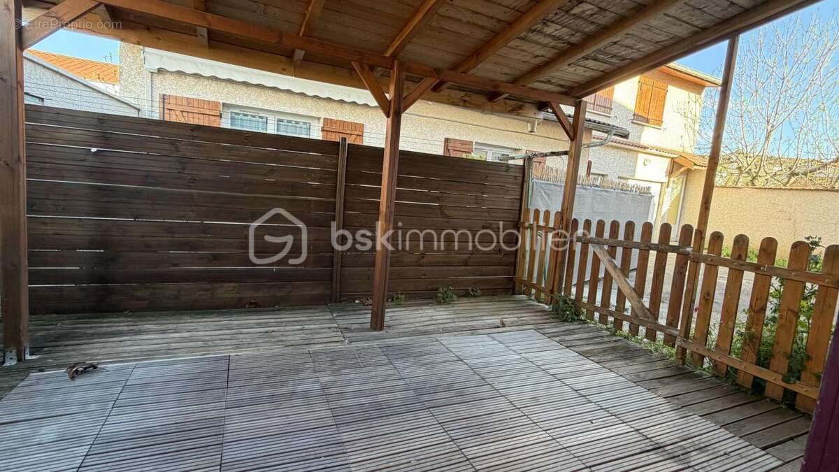 Appartement à ANNEYRON