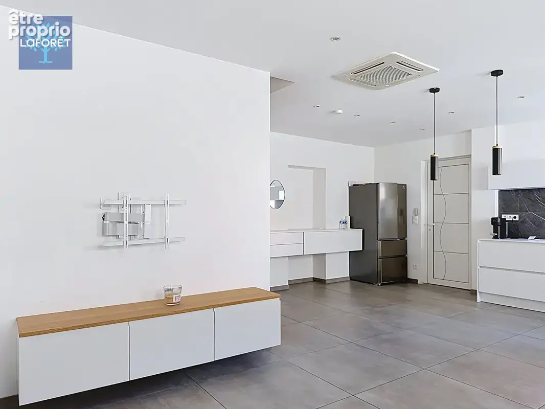 Maison de ville rénovée de 111 m2 - photo 5