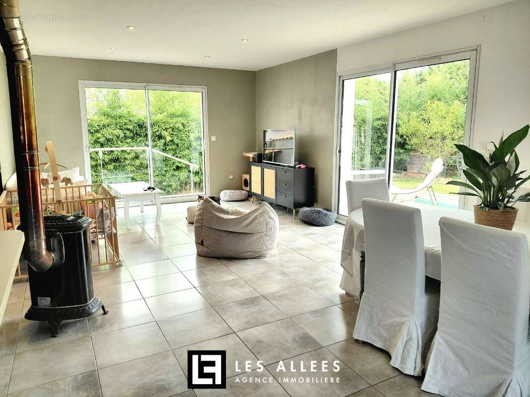 Maison 110 m² à Paradou  - photo 4