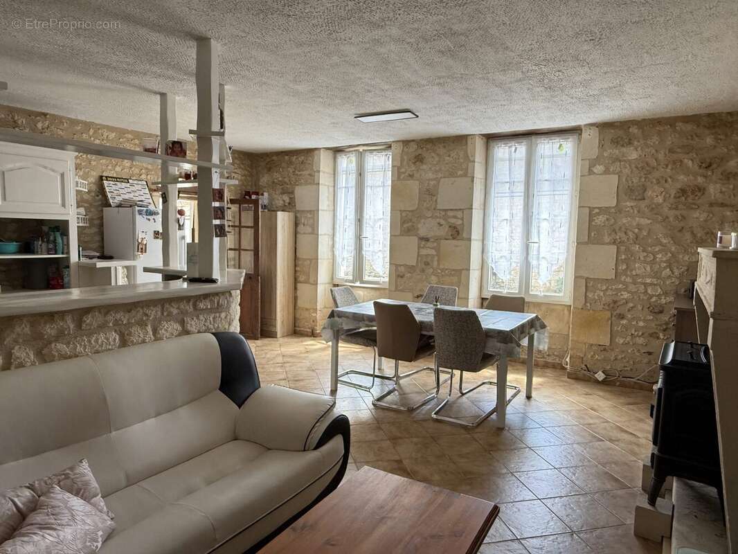 Maison 98 m² à Saint-Andre-De-Lidon  - photo 7
