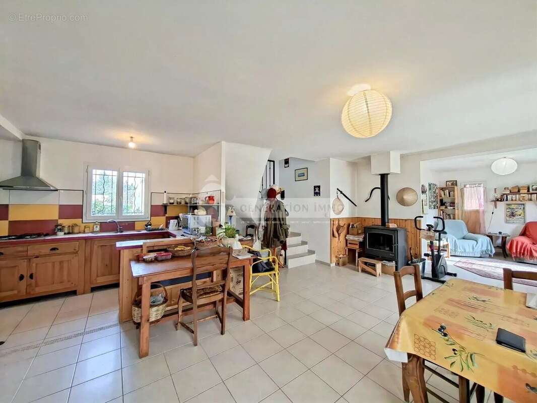 Maison à FONTVIEILLE