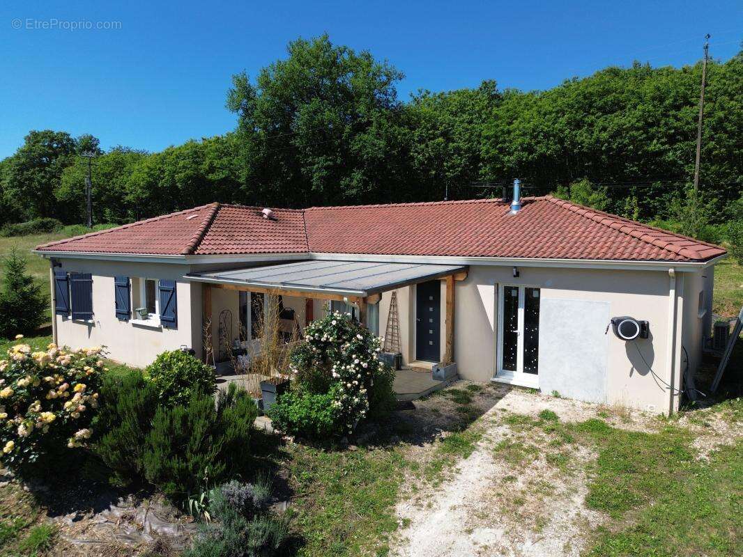 Maison à SAINT-MICHEL-DE-VILLADEIX
