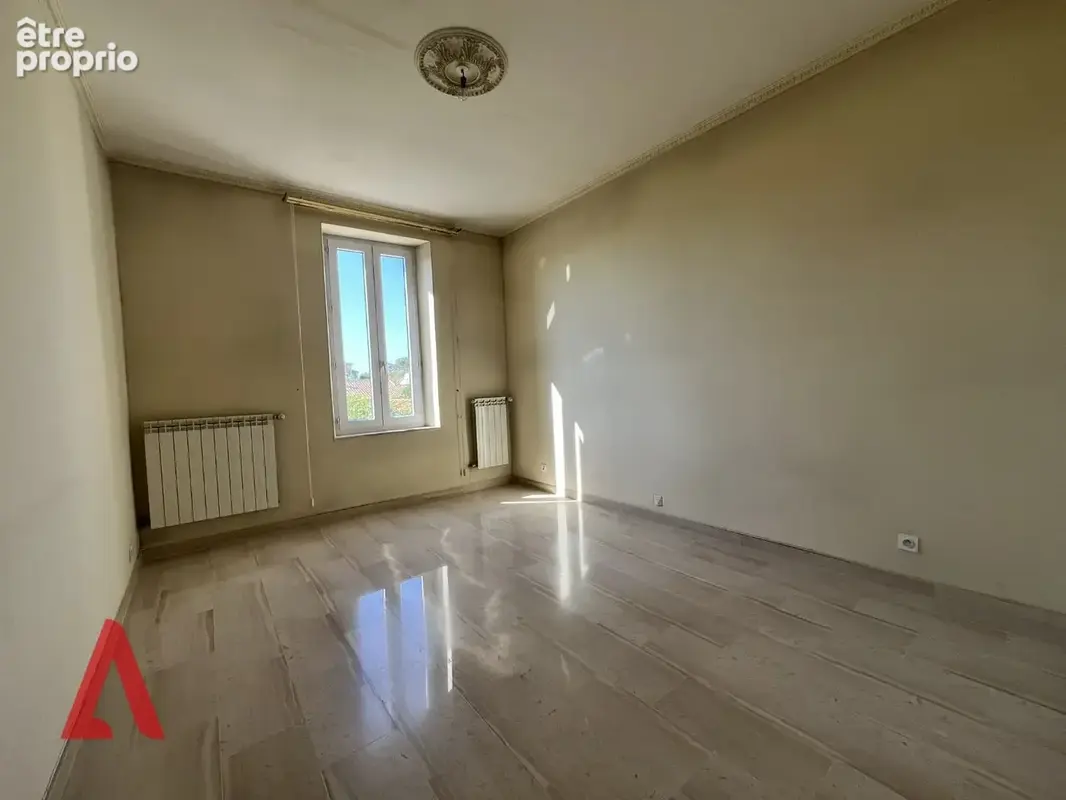 Élégante maison de caractère de 300 m²  Beaux volumes  Belle hauteur sous plafond - photo 19
