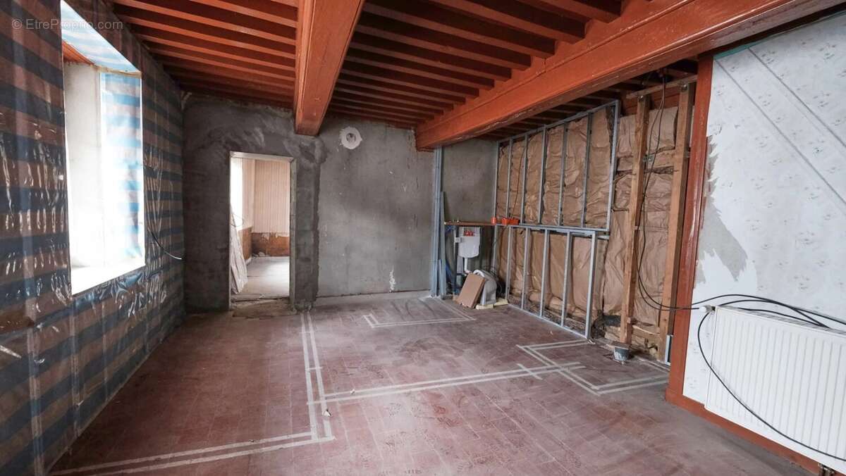 Maison à ROUSSILLON-EN-MORVAN