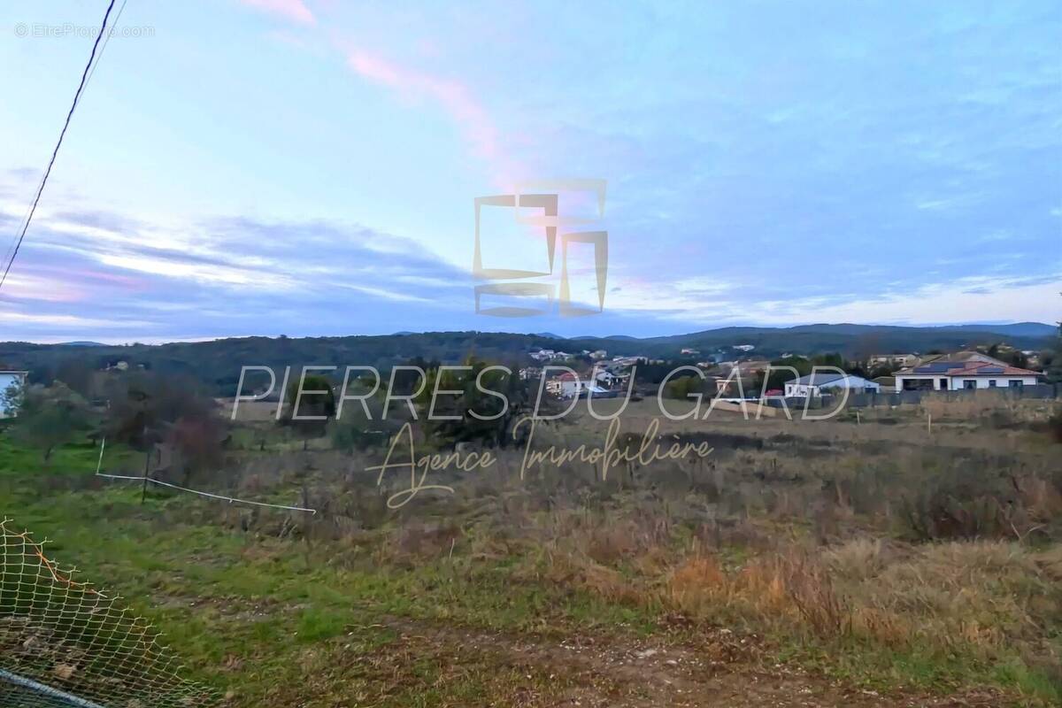 Terrain à ROUSSON