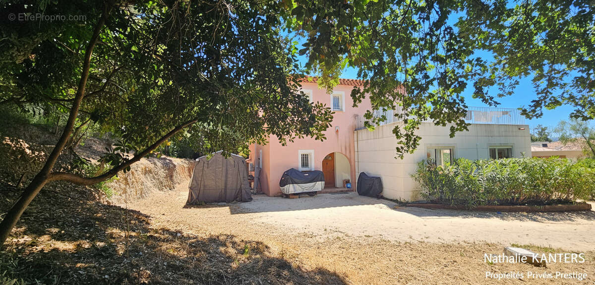 Maison Six Fours Les Plages 7 pièce(s) 200 m2 - photo 2