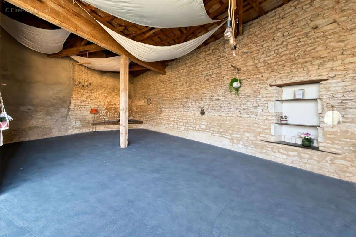 Maison à NEUVILLE-DE-POITOU