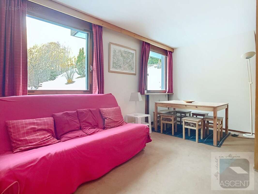 Salon et coin repas - Appartement à MEGEVE