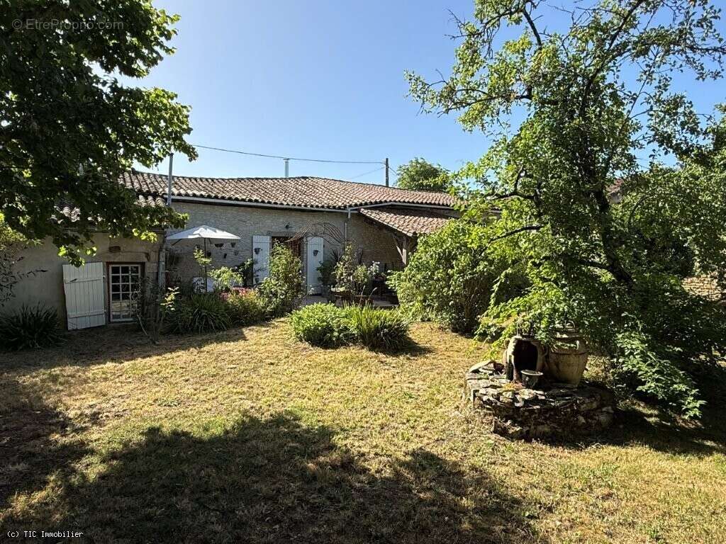 Maison à CHAMPAGNE-MOUTON
