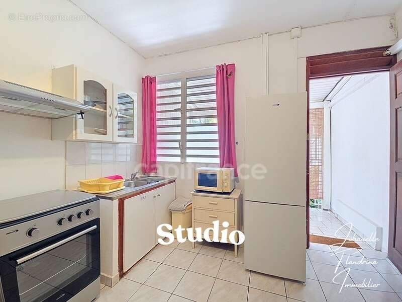 Propriété rare avec maison + 3 logements indépendants – 1850 m² constructible – Basse-Terre centre - photo 14