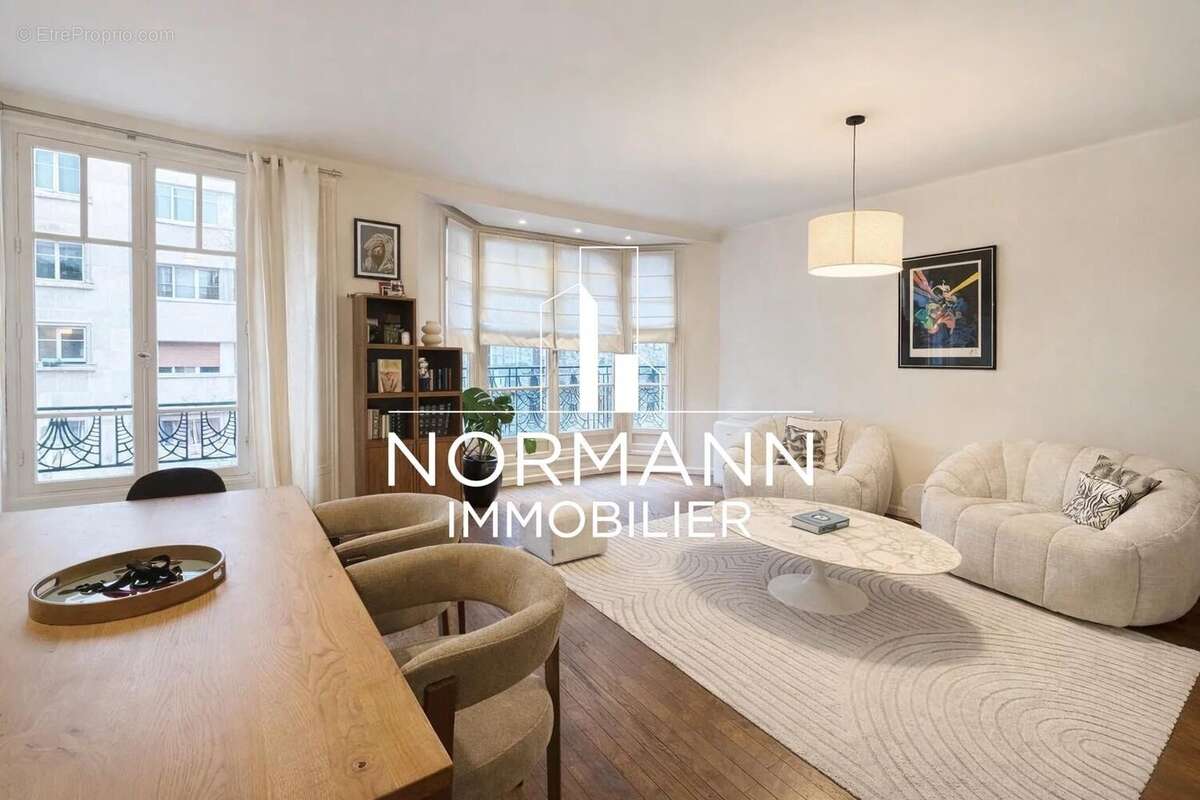 Appartement à PARIS-16E