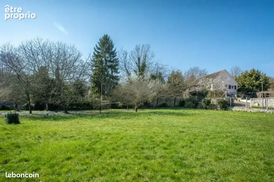 Terrain à JOUY-LE-MOUTIER