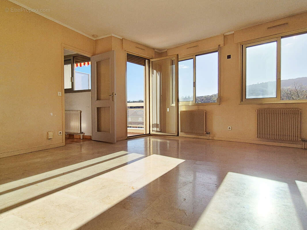 Appartement à FONTAINES-SUR-SAONE