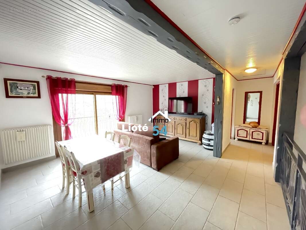 Maison à CREVECHAMPS