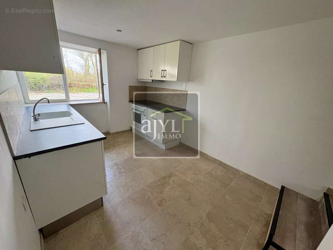 Appartement à CHARLEVAL