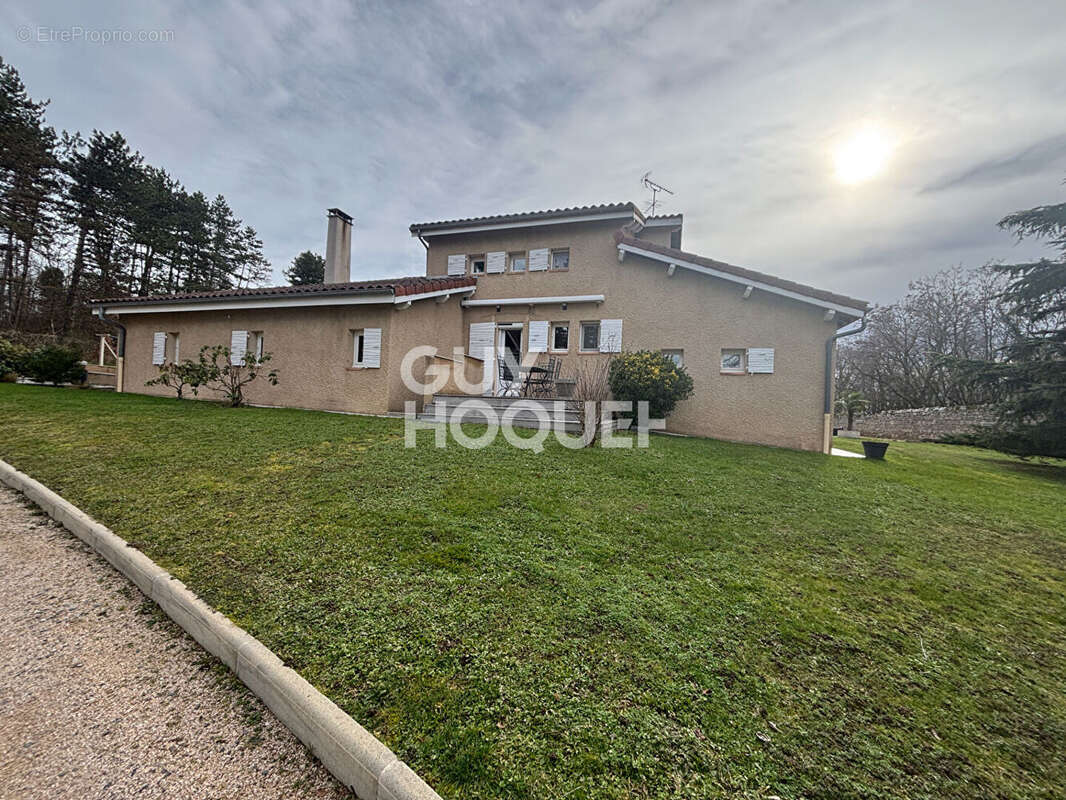 Maison à SAINT-CYR-LES-VIGNES
