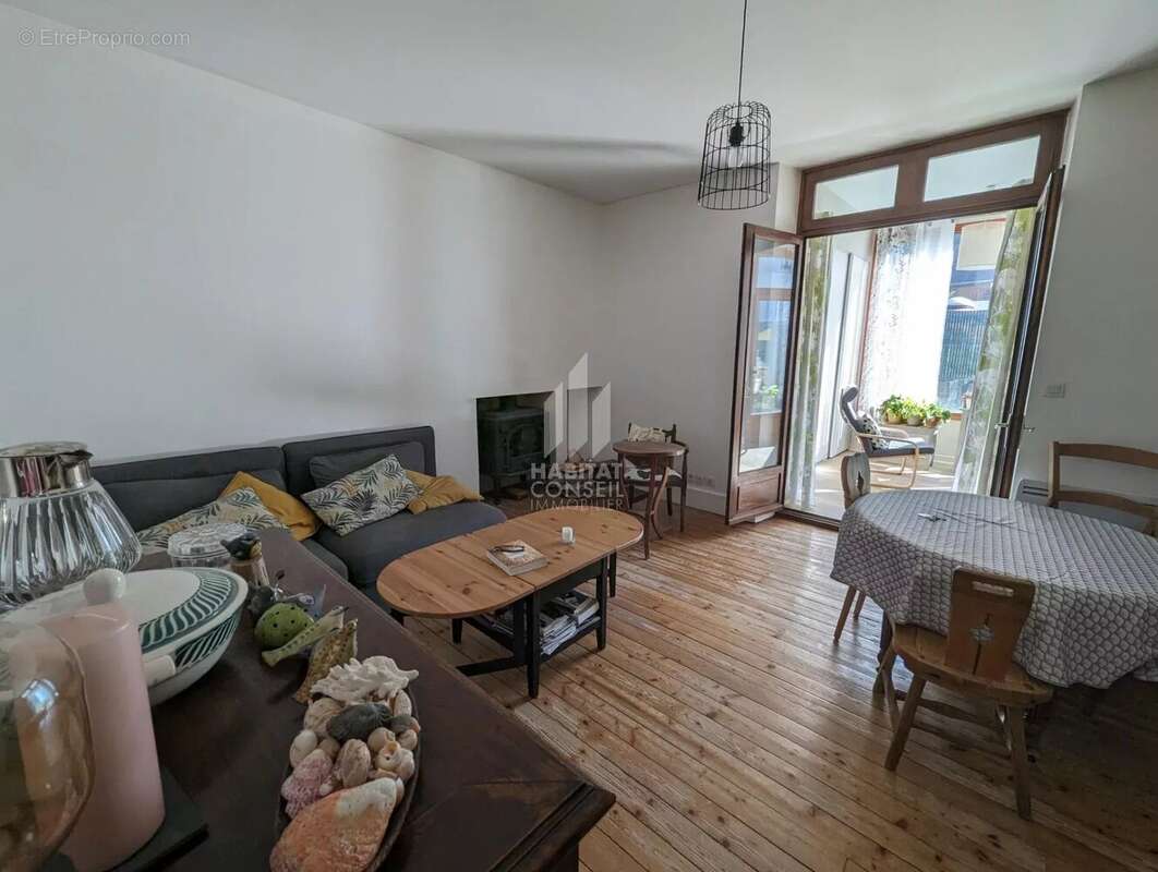 Maison à SAINT-LAURENT-DU-PONT