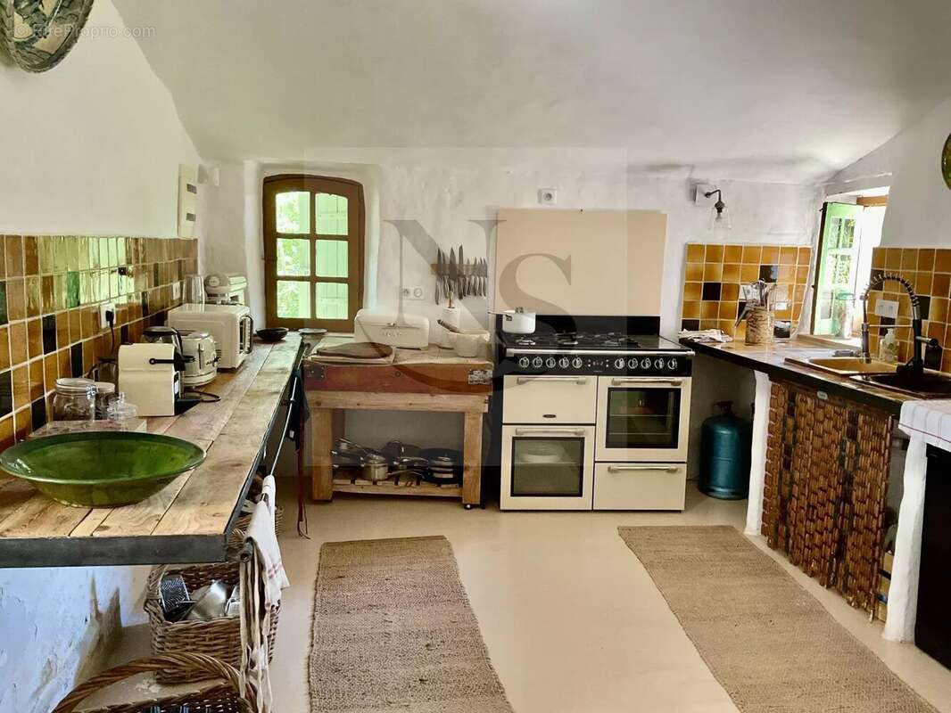 Maison à COTIGNAC