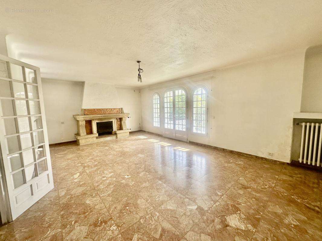 Appartement à MOUGINS