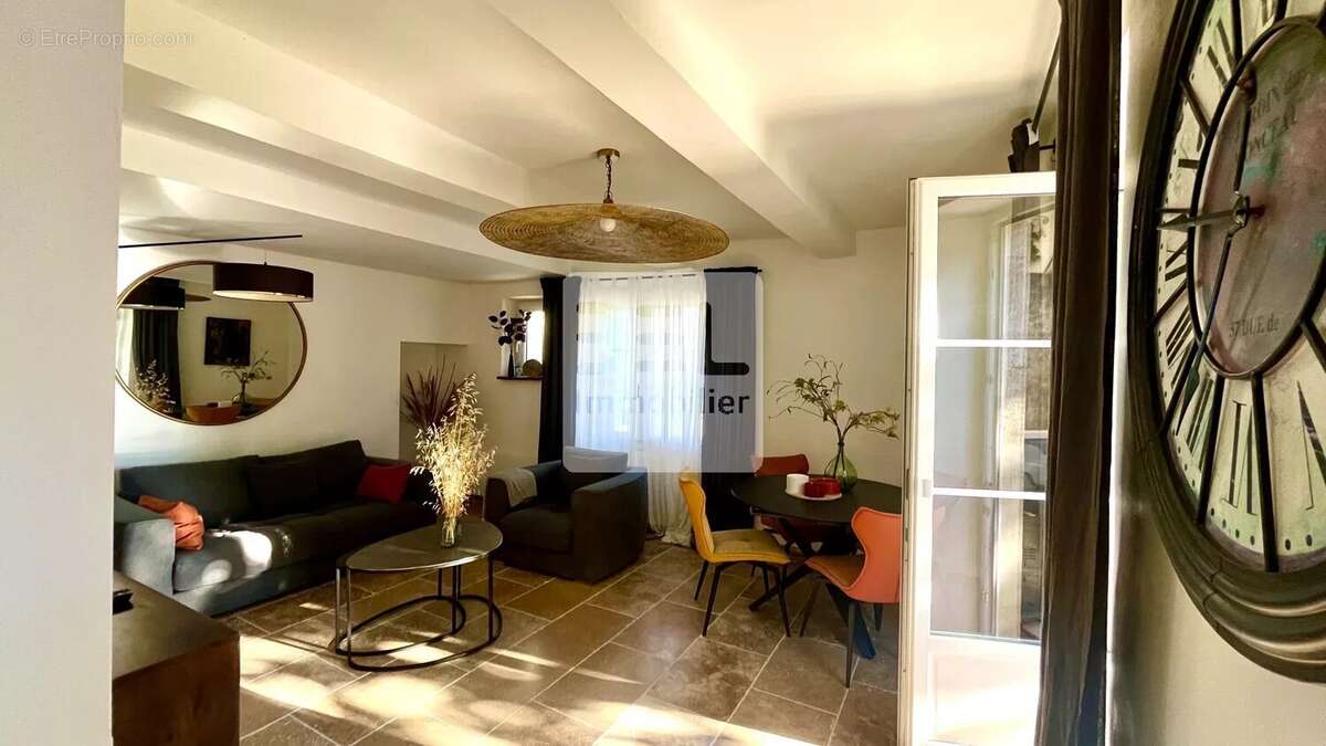 Maison à LAUDUN-L&#039;ARDOISE