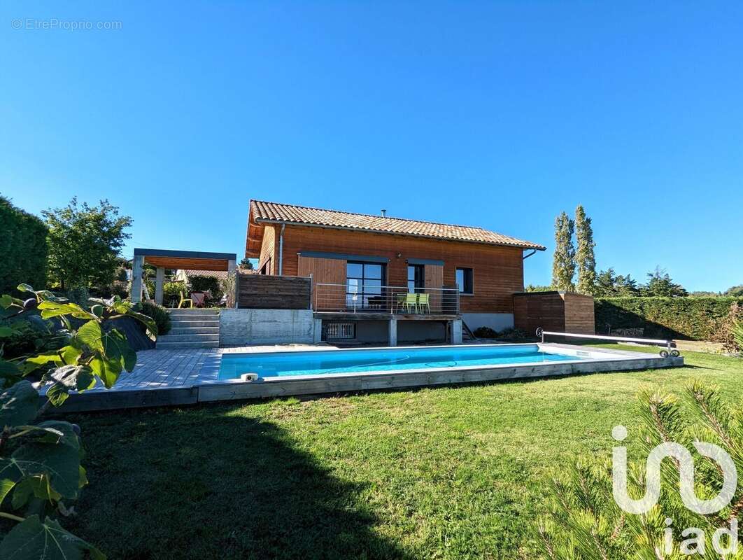 Photo 2 - Maison à SAINT-JEAN-DE-MUZOLS