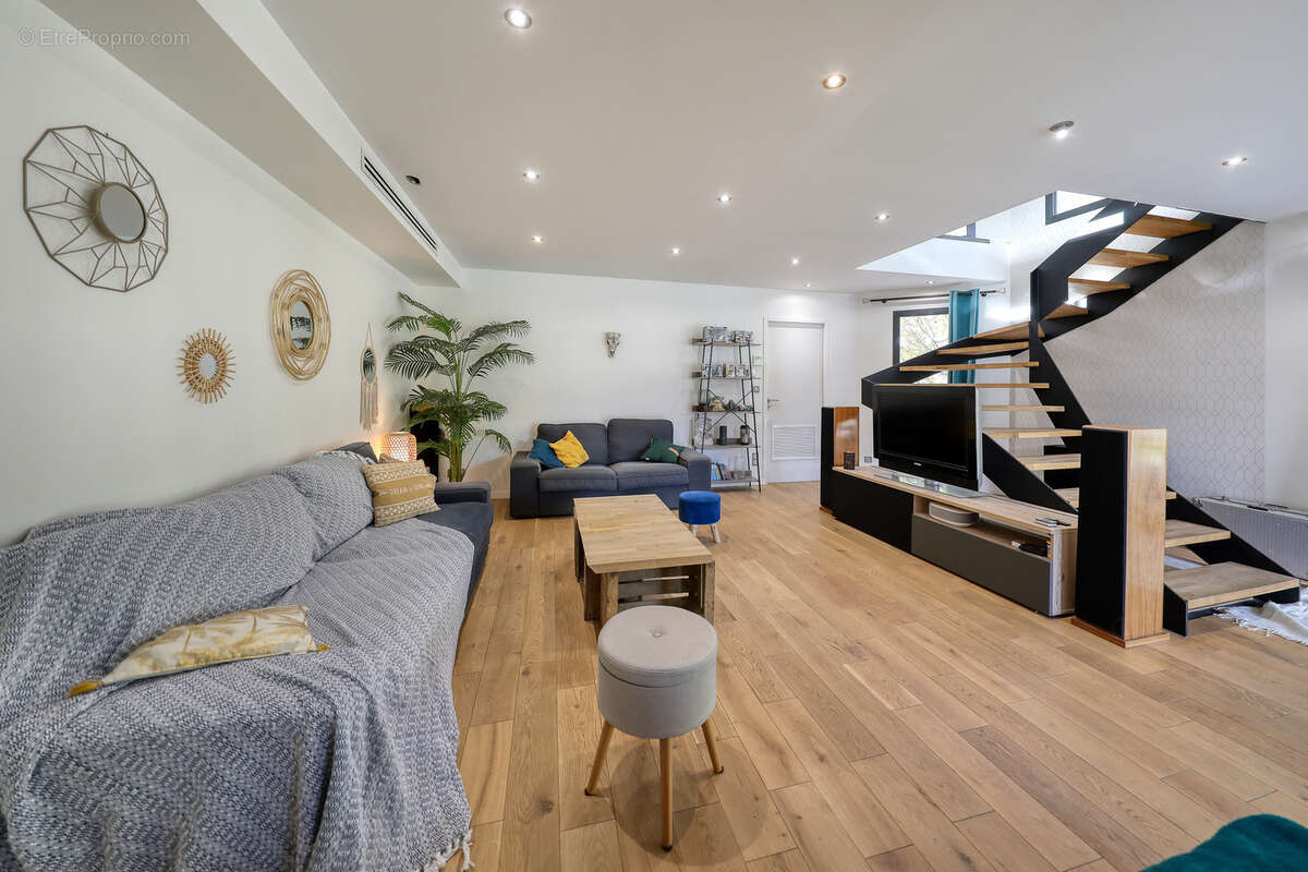 Maison à CIVRIEUX-D&#039;AZERGUES