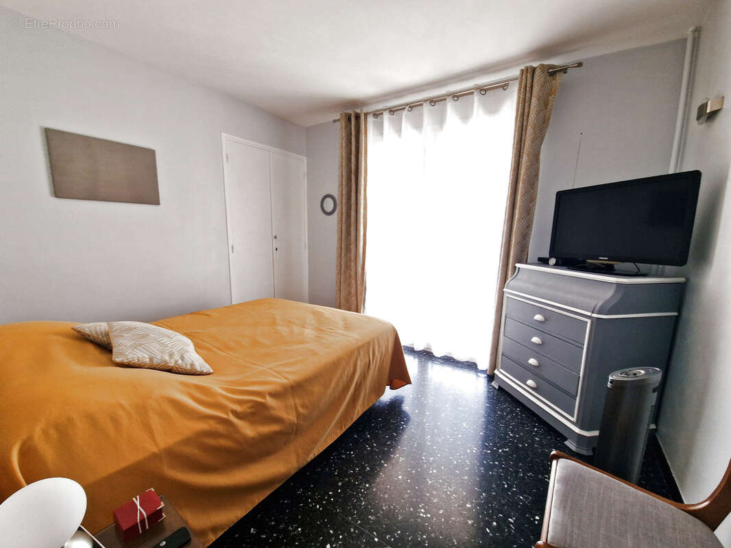 À acheter à Toulon : grand appartement avec terrasse - photo 4