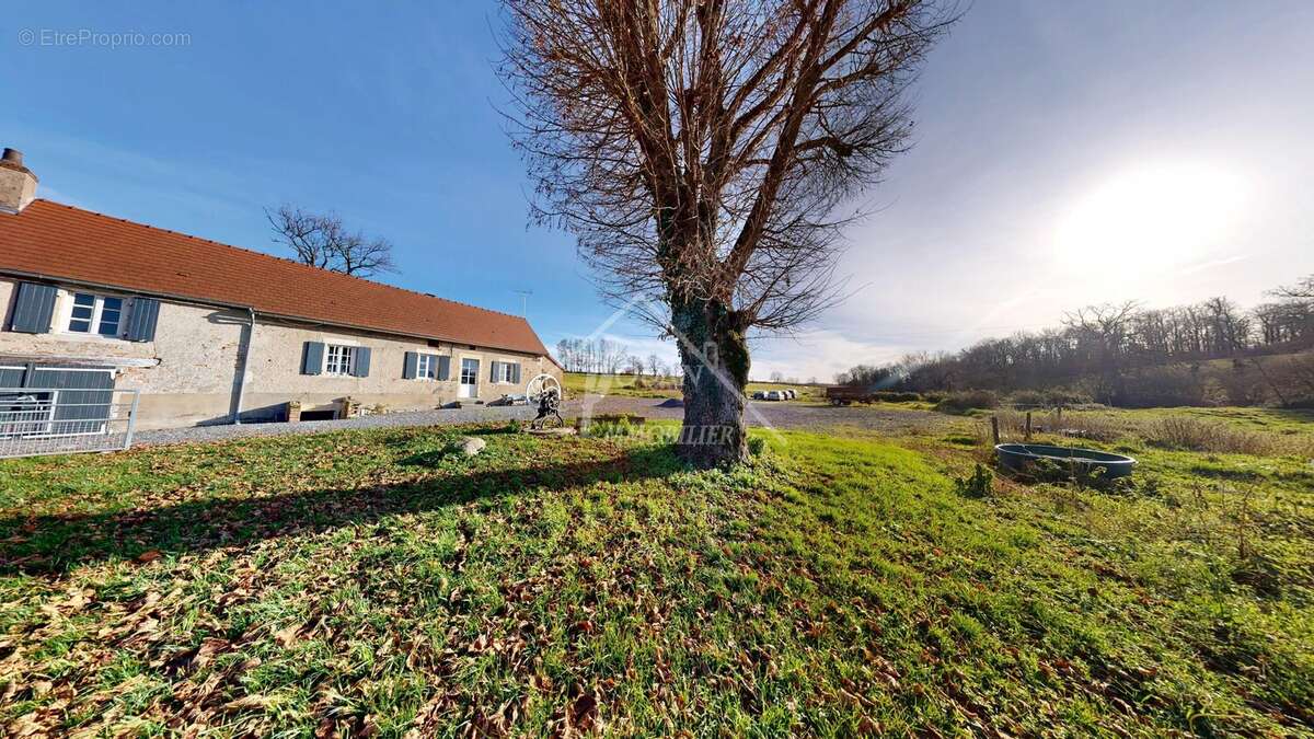 Maison à NEUILLY-LE-REAL