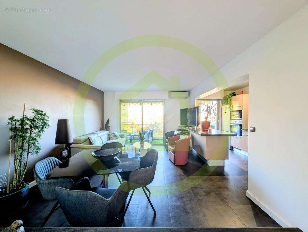 Appartement à MANDELIEU-LA-NAPOULE