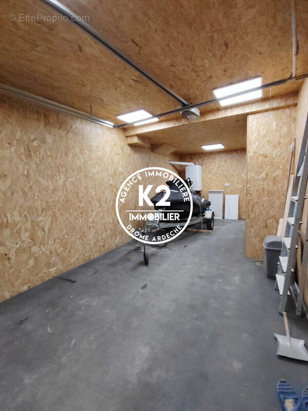 Garage 1 - Appartement à LE TEIL
